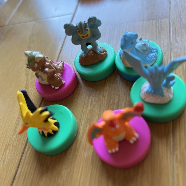 ポケモン 昔 フィギュア スタンプ リザードン ピカチュウ 他 希少の