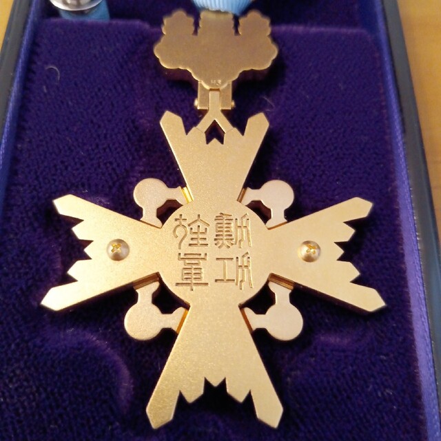 極美品】瑞宝小綬章 現行タイプ 新型 旧勲四等 略章 共箱入 完品 93