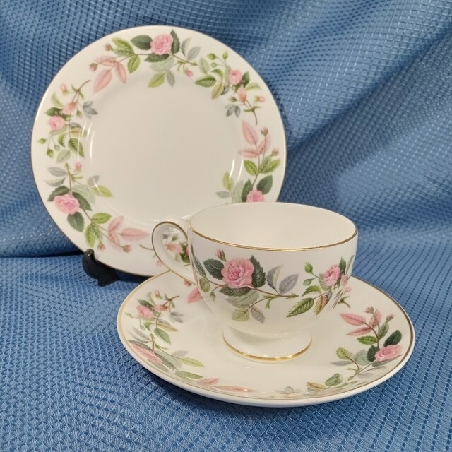 WEDGWOOD - ウェッジウッド wedgwood ハサウェイローズ 英国製トリオ