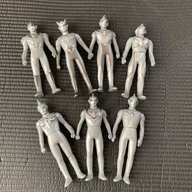 ウルトラマン ソフビ 限定カラー シルバー7体セットの通販 by らーま