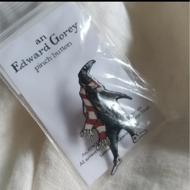 エドワード・ゴーリー ピンバッジ うろんな客の通販 by グラシル's