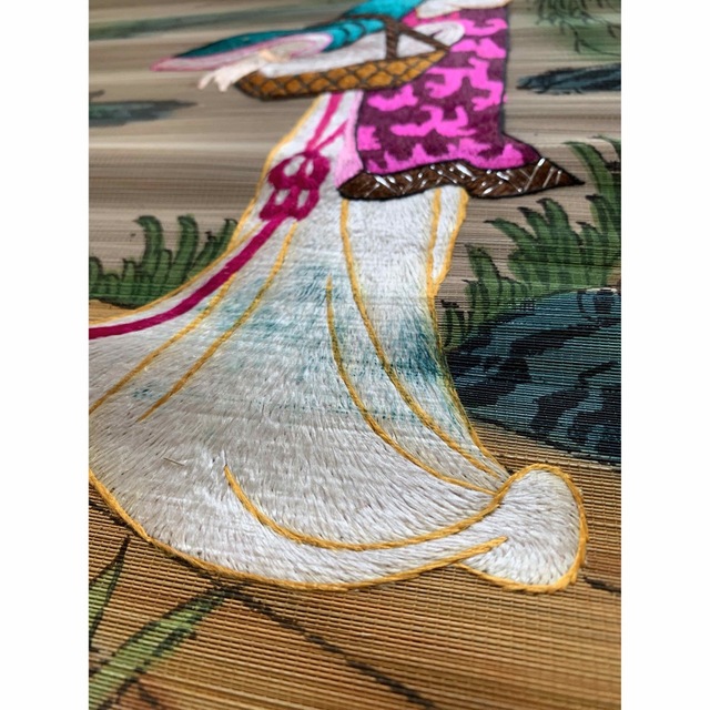 ②《西施浣紗》掛軸 中国美人画 骨董品 美術 中国掛け軸 刺繍の通販 by