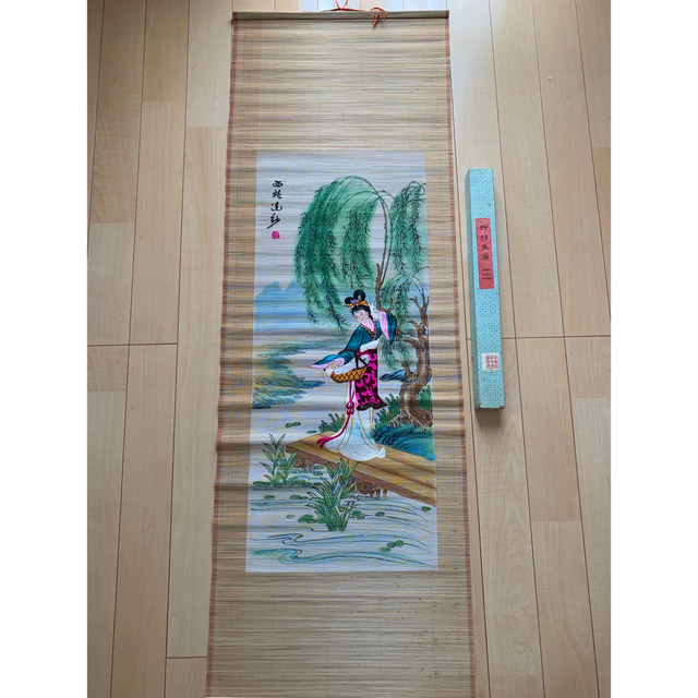 ②《西施浣紗》掛軸 中国美人画 骨董品 美術 中国掛け軸 刺繍の通販 by