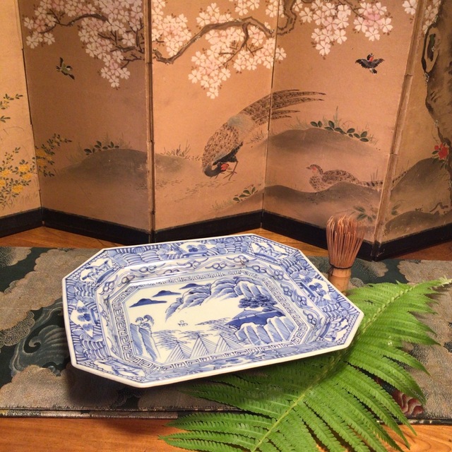 A682 古伊万里 染付 線描 見込山水紋様 窓絵に草花 角皿 隅切り皿 1枚