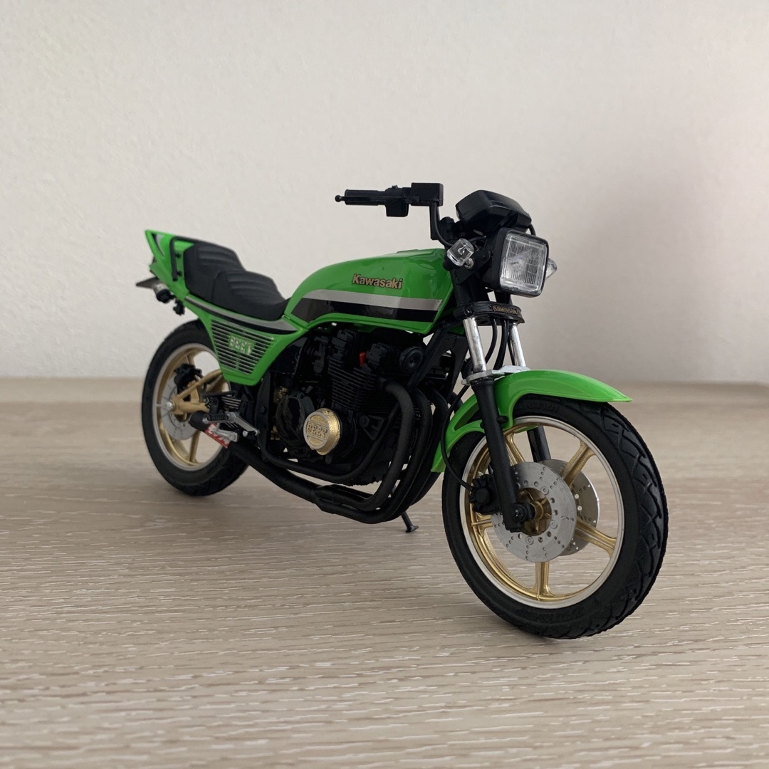 カワサキZ400GP 完成品ライムグリーン アオシマプラモデル バイクの