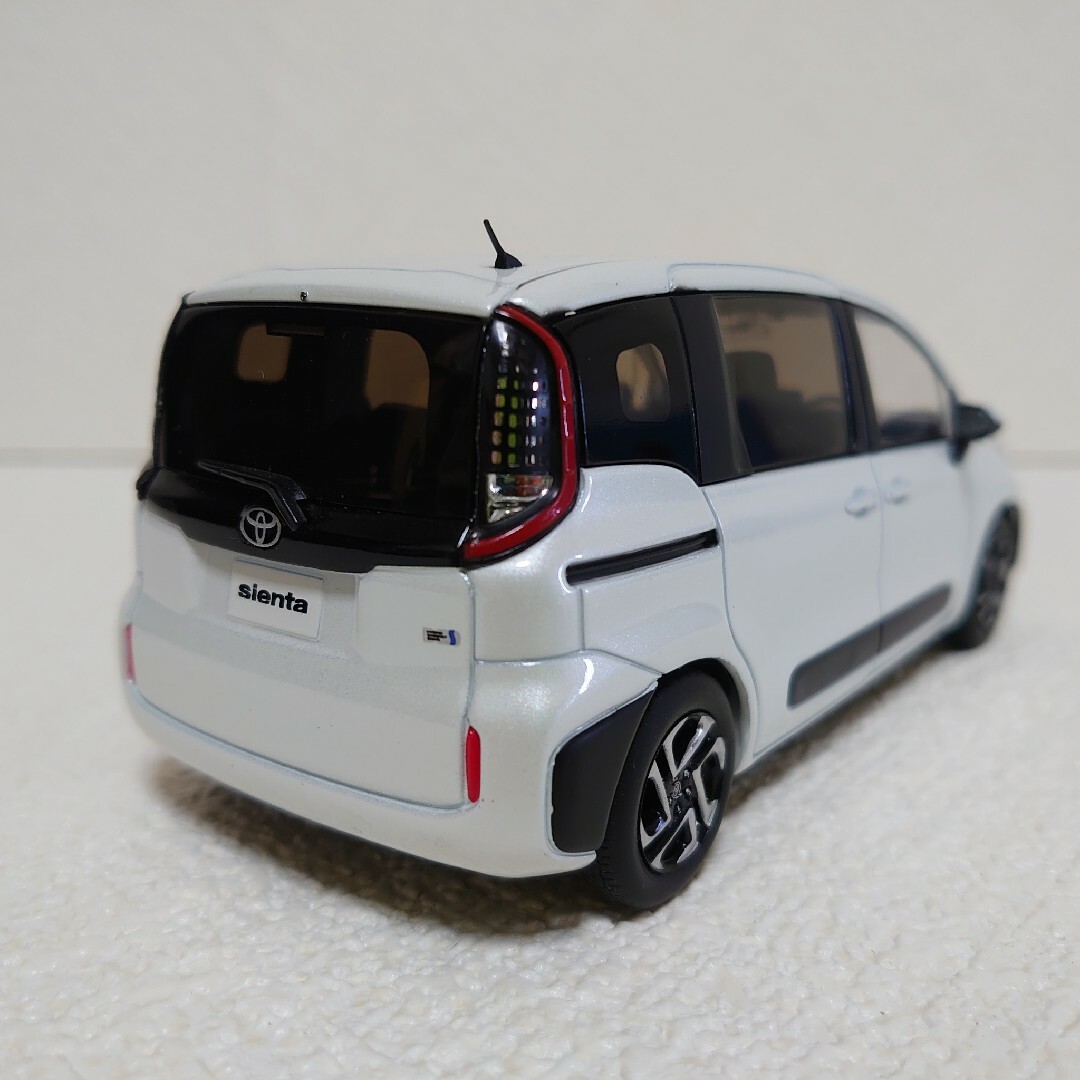 非売品】TOYOTA SIENTA(トヨタ シエンタ）1/30スケール 白の通販 by は