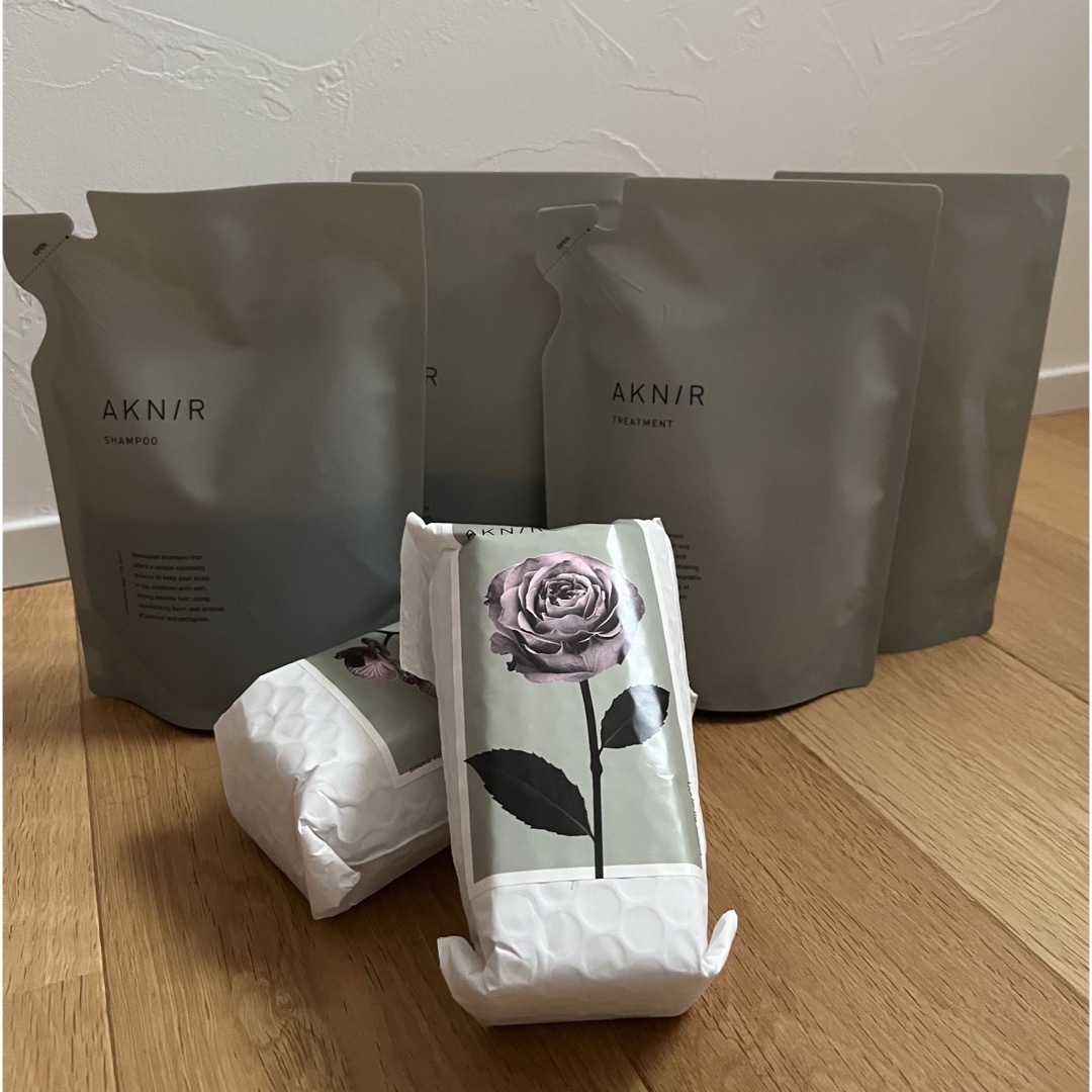 AKNIRアクニー詰替シャンプー トリートメントセットローズ×サンダル