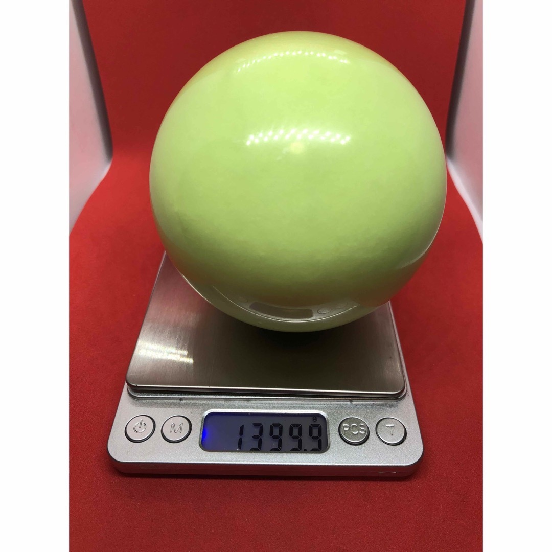 超綺麗不思議な緑夜光丸玉 10cm回転可能な木製の台座付き