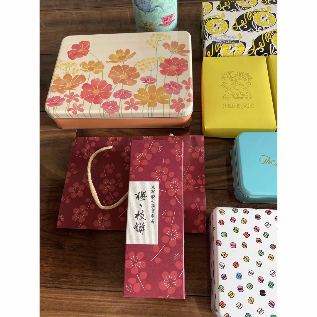 ピエール・エルメ・パリ - 箱のみ 缶のみ お菓子の空缶 空箱 空き缶