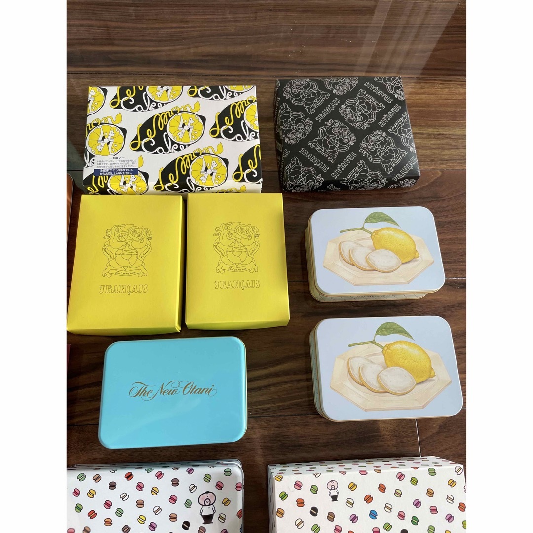 ピエール・エルメ・パリ - 箱のみ 缶のみ お菓子の空缶 空箱 空き缶