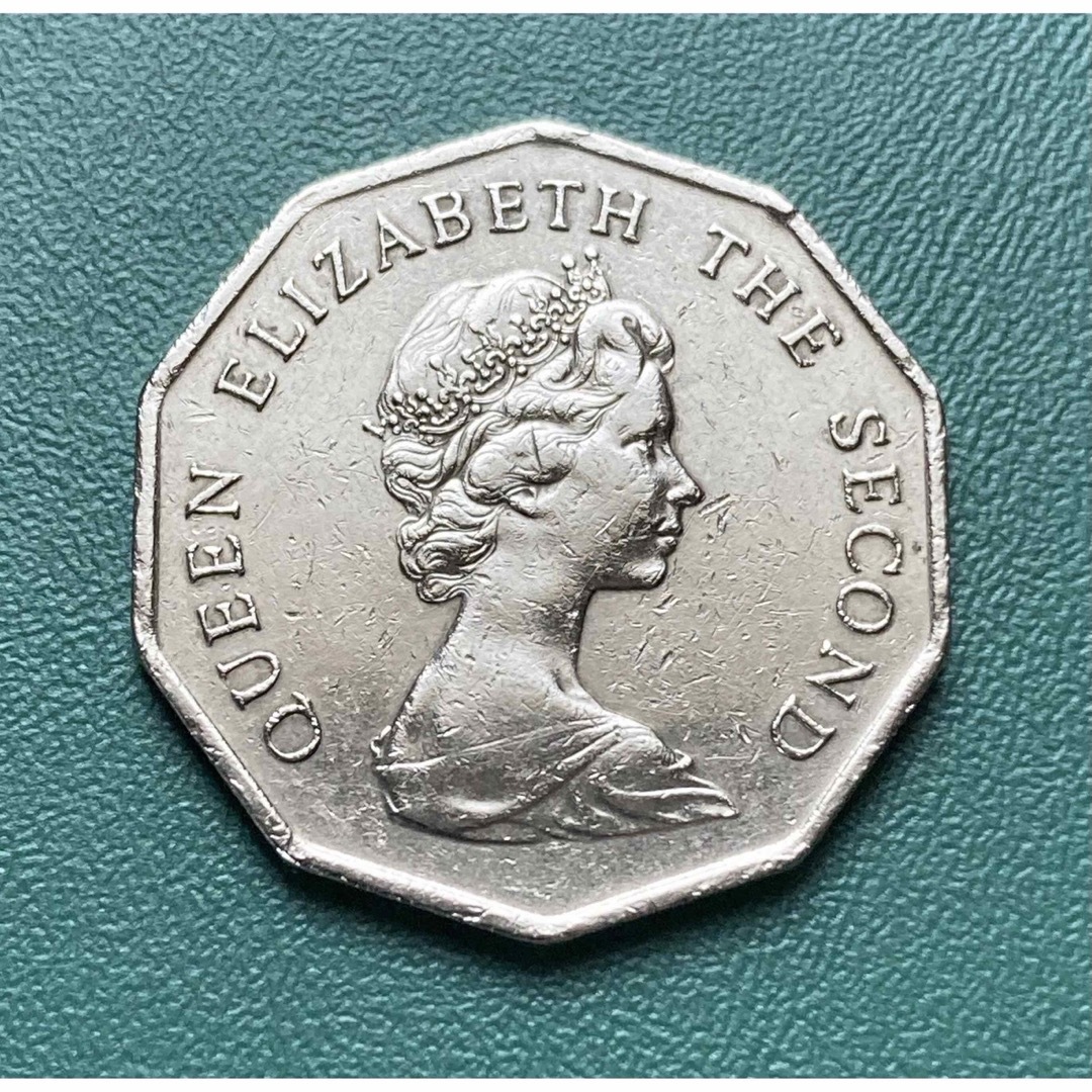 外国古銭】英領香港5ドル硬貨10角形☆ティアラを被ったエリザベス女王