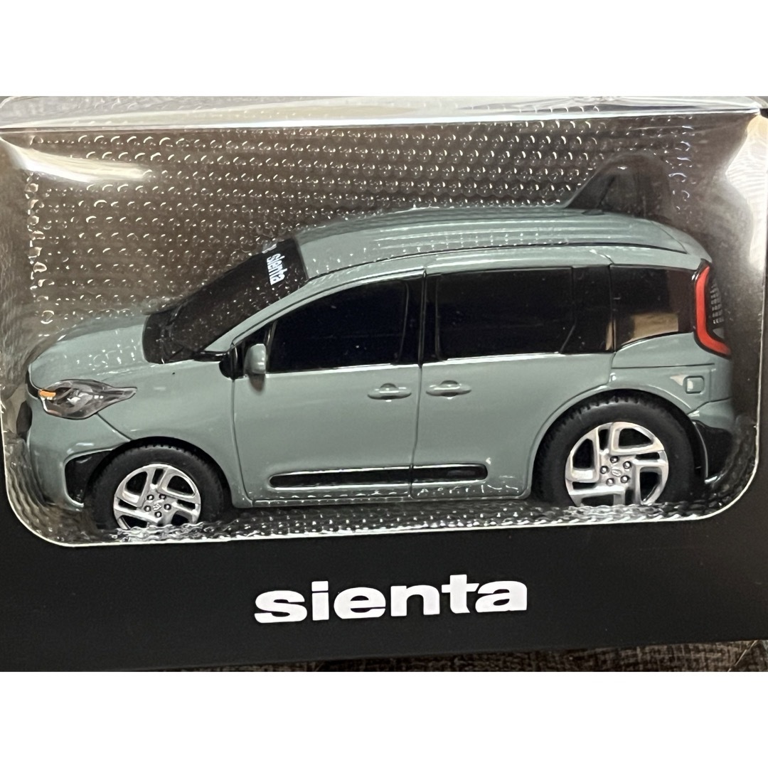 トヨタ - トヨタ sienta シエンタ プルバックカー アーバンカーキ