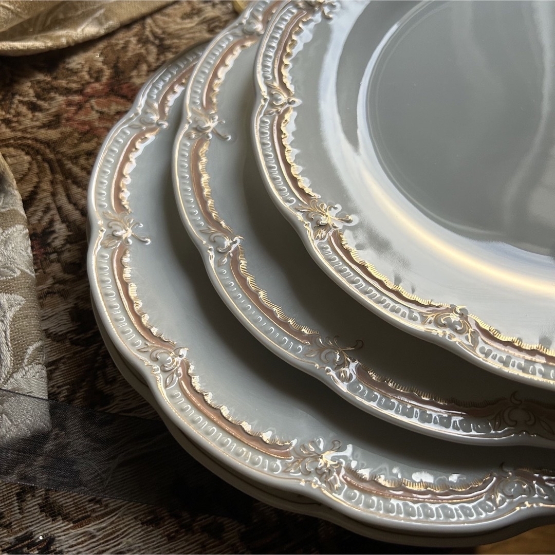 Rosenthal - 淡い光を纏う白磁・レリーフ美──Viktoria Coralle