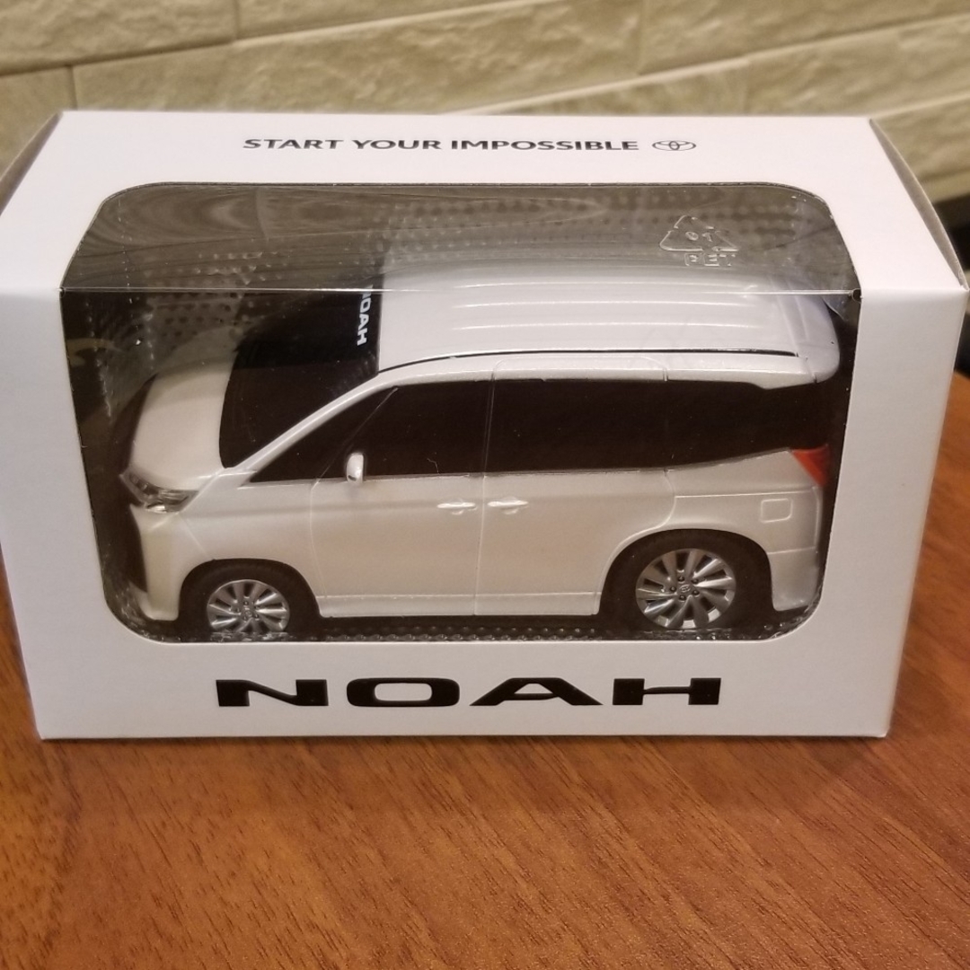 トヨタ - トヨタ 新型 90系 ノア カラーサンプル ミニカー 白 ホワイト