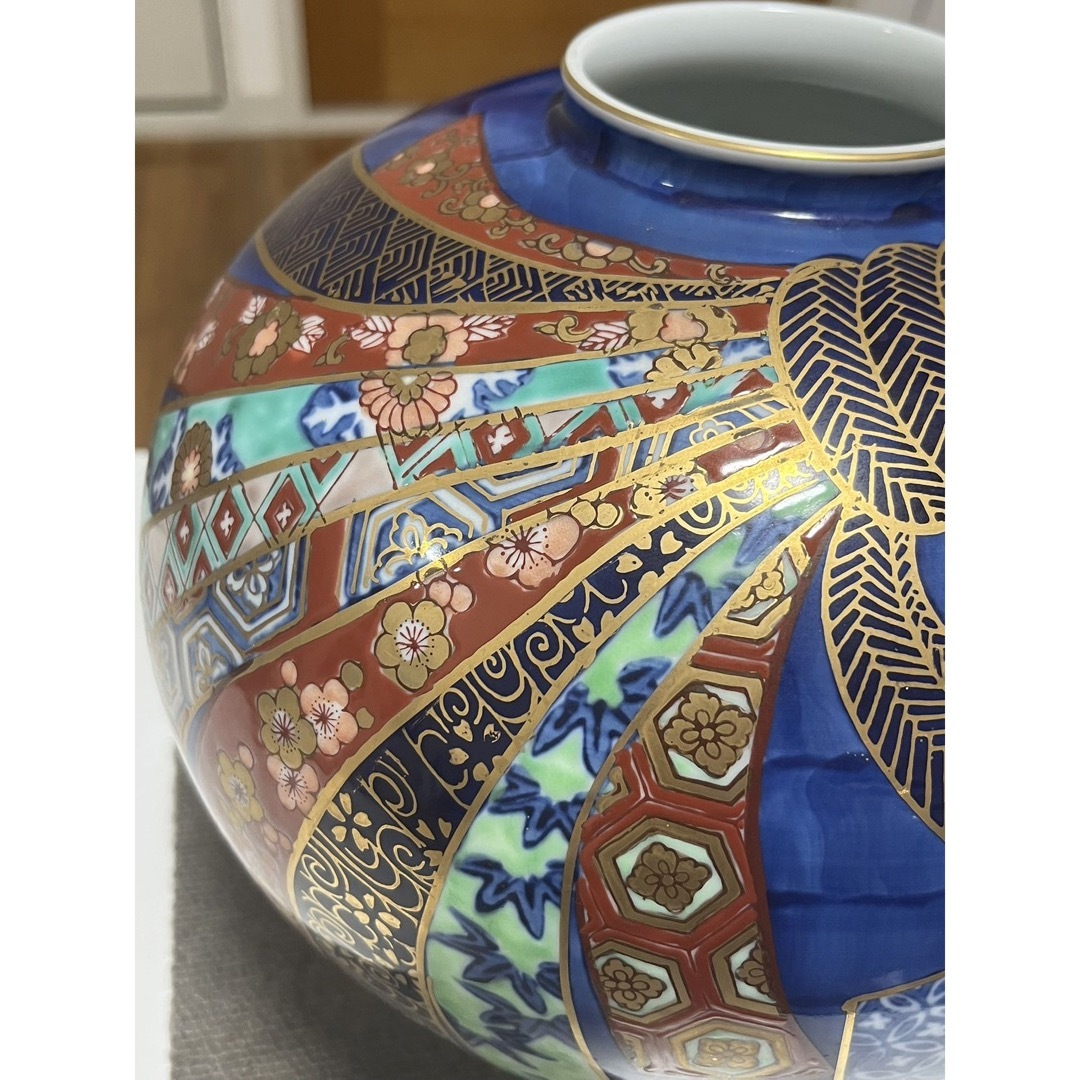 有田焼 花瓶 有名作家物 哲山作 大花瓶熨 斗絵花瓶金彩 色絵 飾壺 の