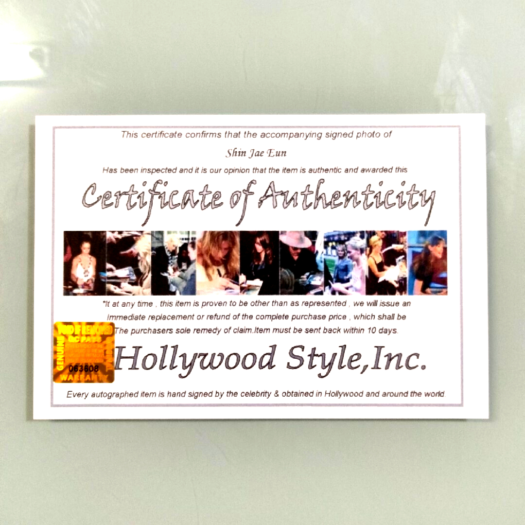 シン・ジェウン直筆サイン入り2Lサイズ写真…韓国で最もセクシーなOLの