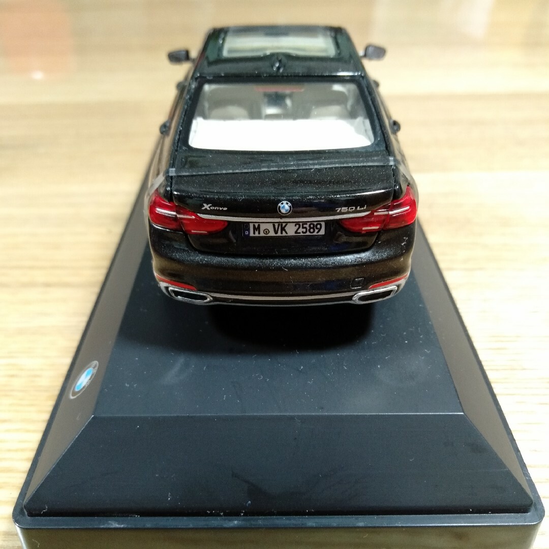 1/43 BMW 750Li ブラック メタリック塗装 ケースあり 箱ありの通販 by