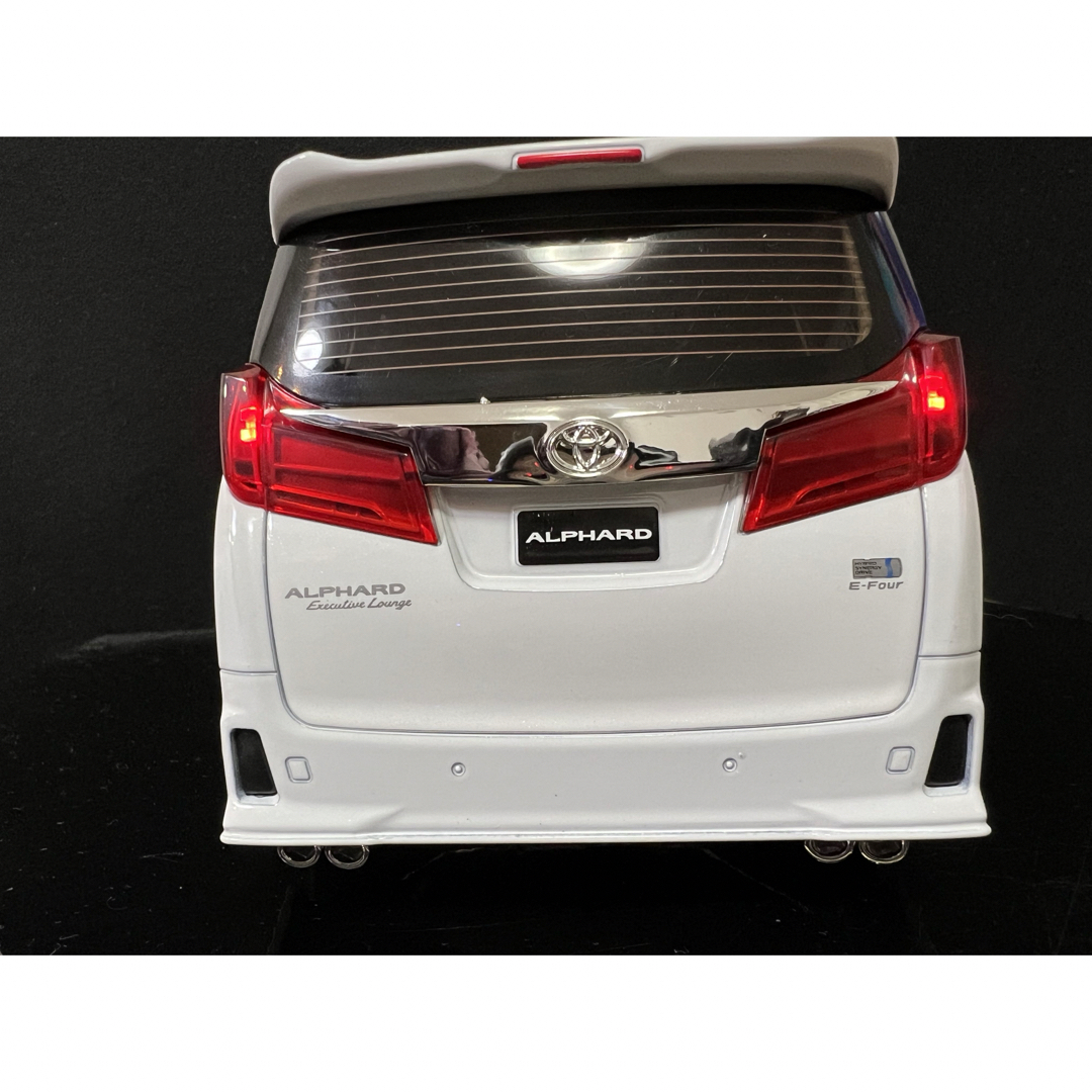 トヨタ TOYOTA アルファード 1/18 ミニカー ホワイト H171の通販 by K