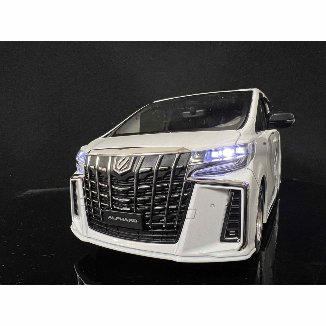 トヨタ TOYOTA アルファード 1/18 ミニカー ホワイト H171の通販 by K