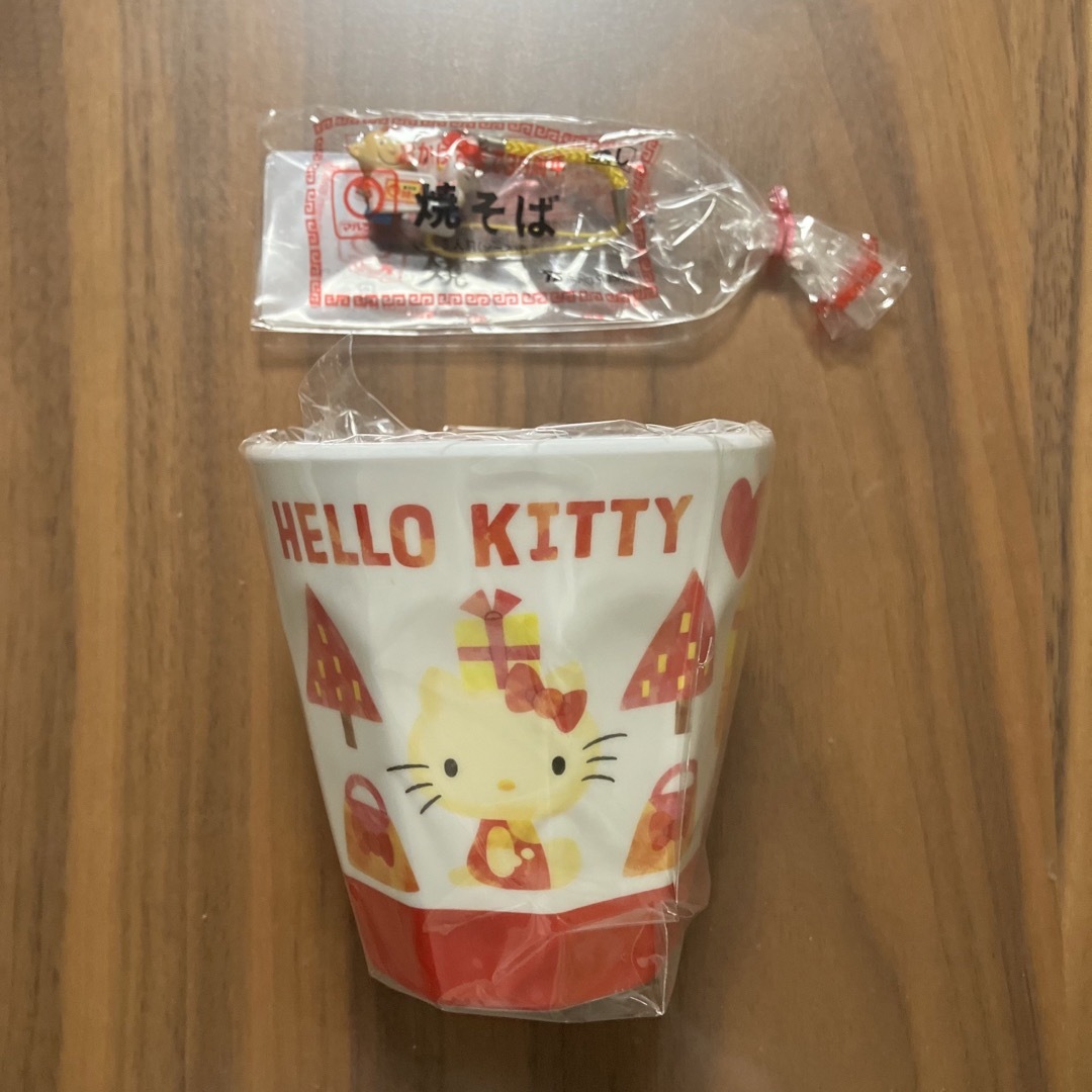 ☆新品☆ pokka sapporo ハローキティメラミンコップ&マルちゃん根付の