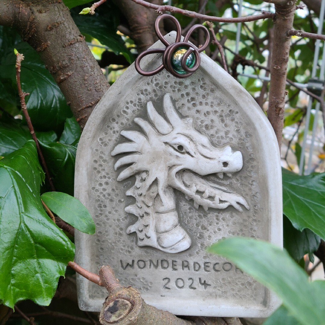 ワンダーデコール2024イヤープレートの通販 by みるまり's shop｜ラクマ