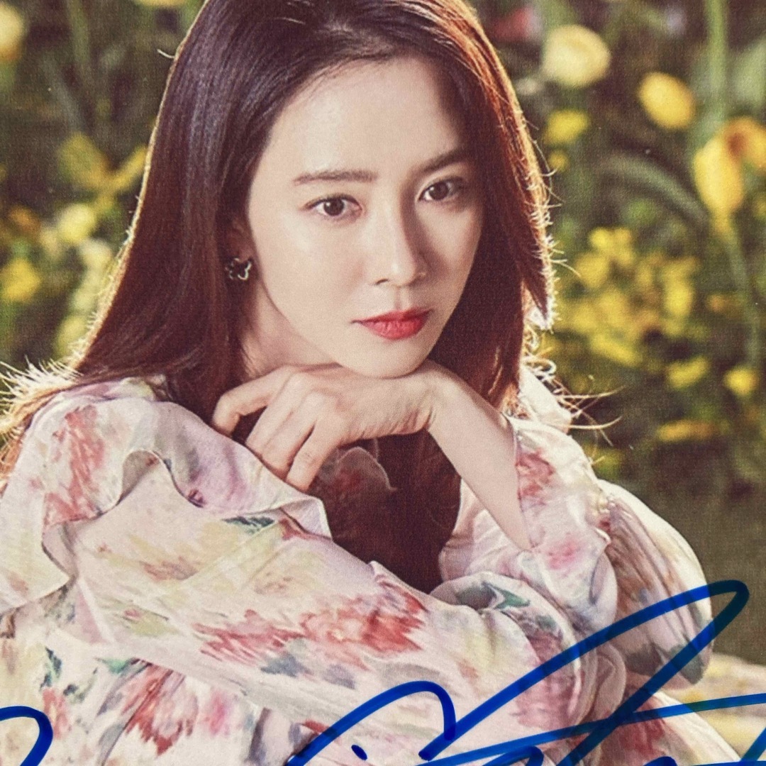 ソン・ジヒョ直筆サイン入り2Lサイズ写真…Song Ji-hyo の通販 by