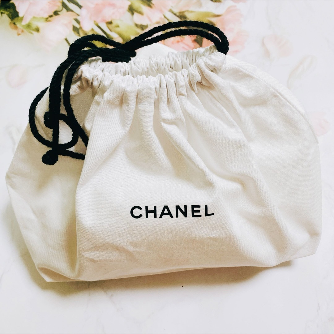 CHANEL - CHANEL （シャネル ) 巾着 ノベルティ ポーチ ホワイトの通販