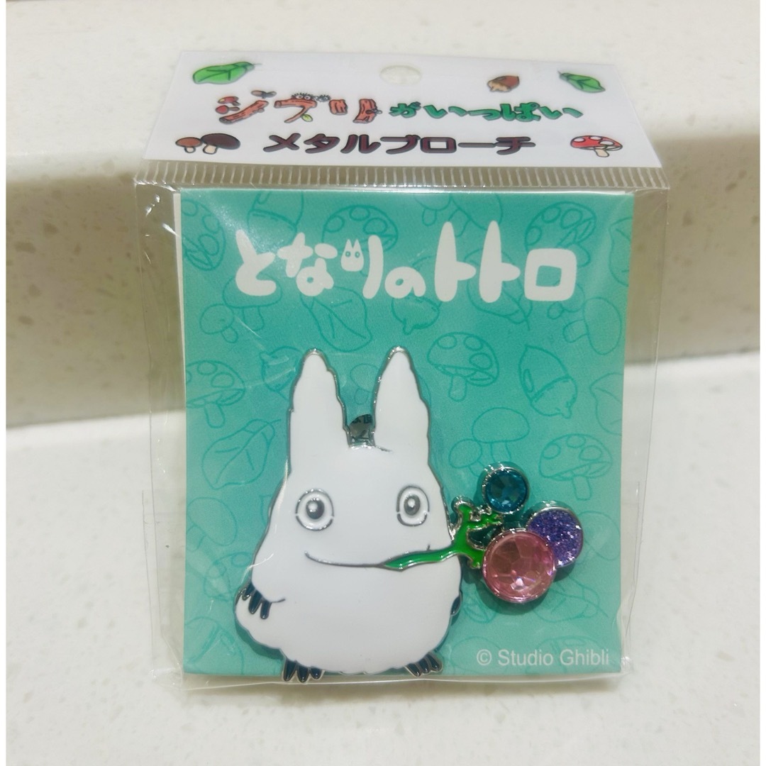 ジブリ - ジブリがいっぱい メタルブローチ 少トトロの通販 by