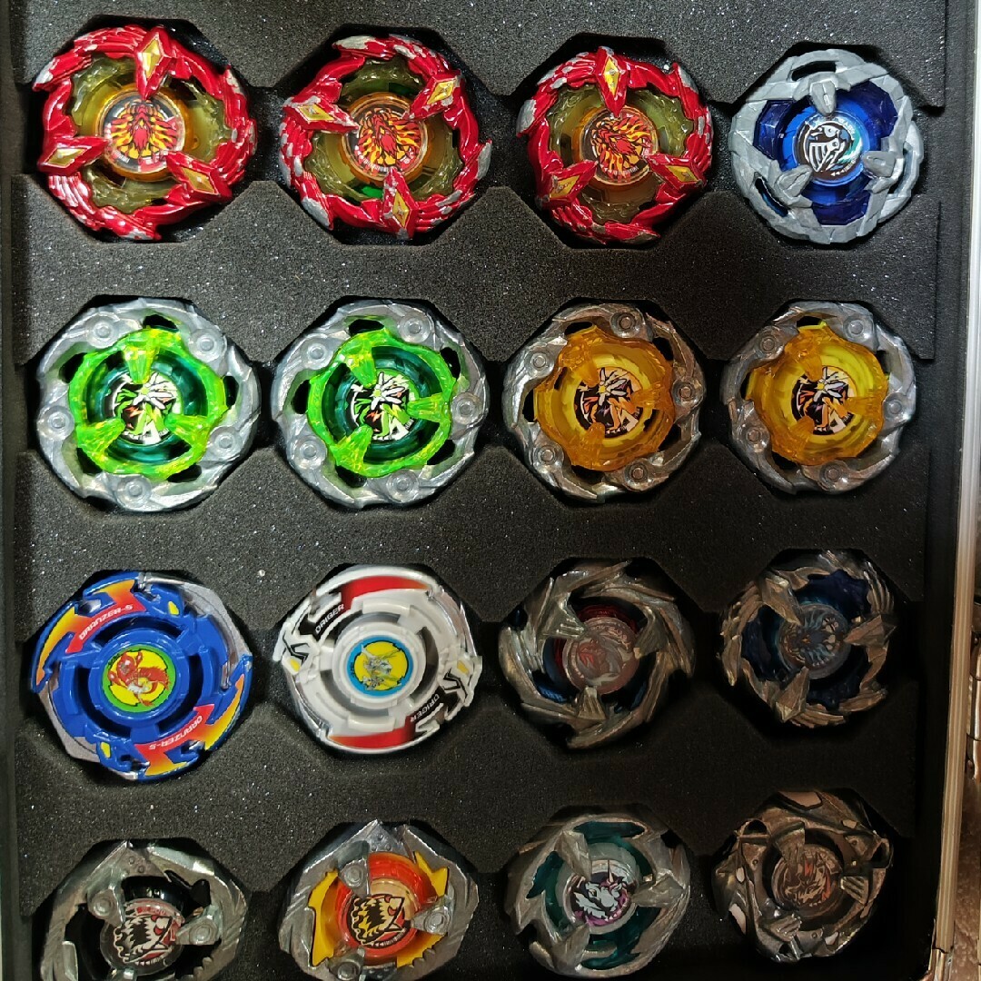 Takara Tomy - 週末限定価格！ベイブレードX引退品！66個＋αまとめ売り