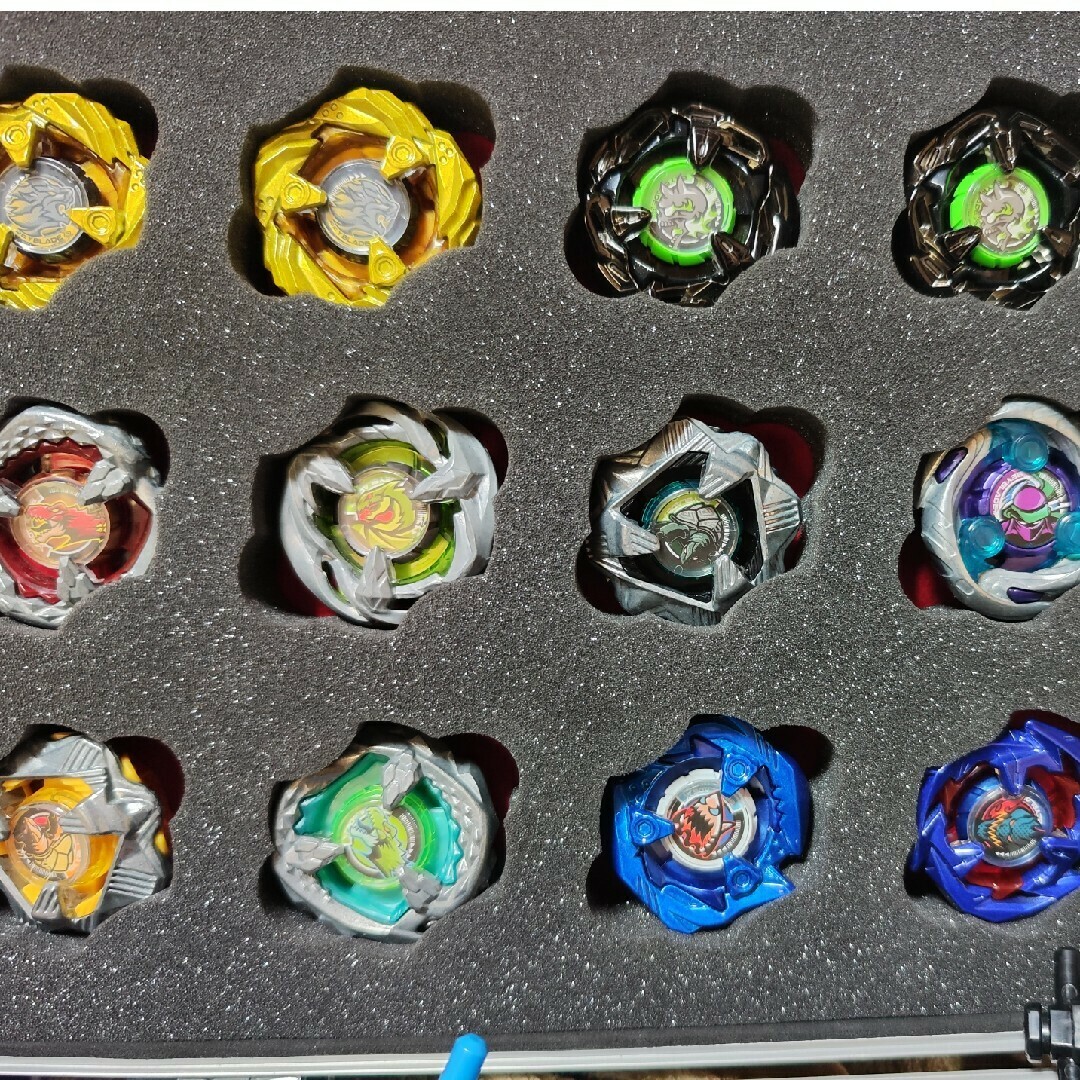 Takara Tomy - 週末限定価格！ベイブレードX引退品！66個＋αまとめ売り