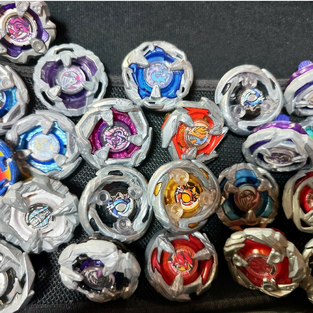 Takara Tomy - 週末限定価格！ベイブレードX引退品！66個＋αまとめ売り