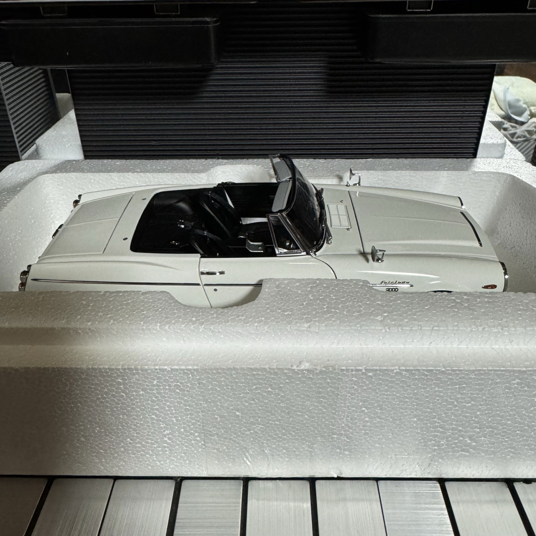 AUTOart - 未展示品 オートアート 1/18 ダットサン フェアレディ 2000