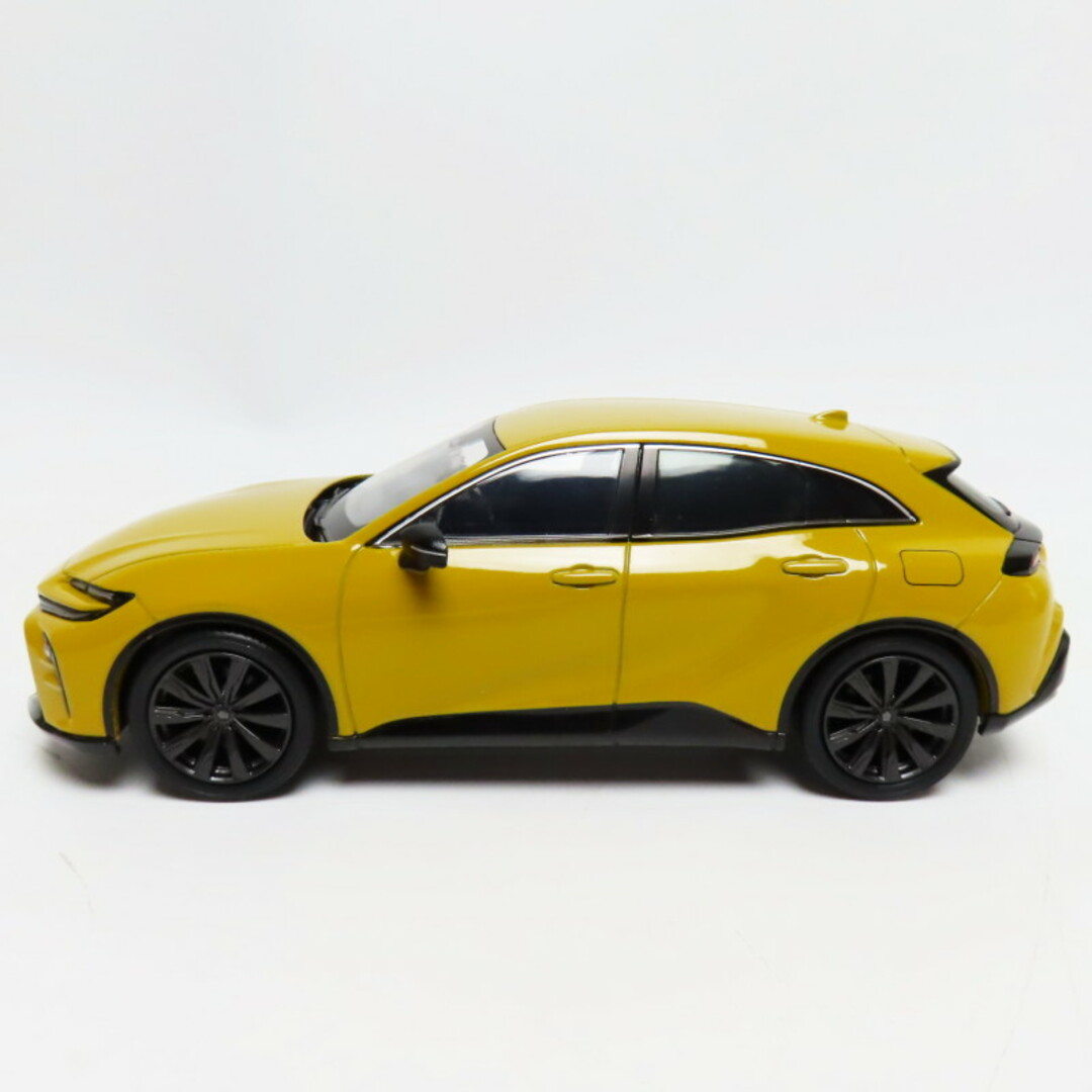 K12-s46 非売品 1/30 トヨタ クラウン スポーツ マスタード 色見本