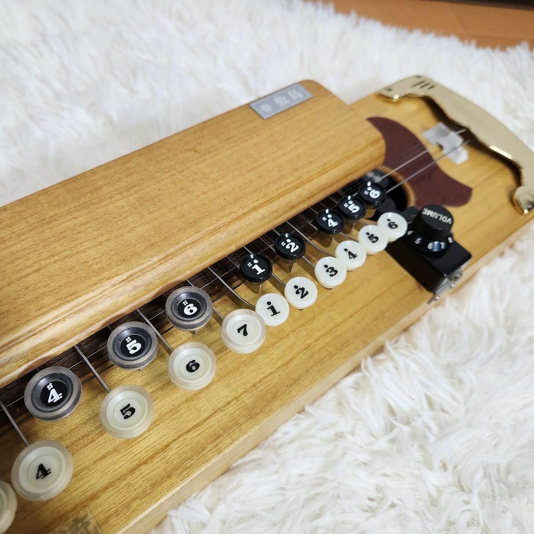 新品価格5.2万♪超美品】琴伝流 敷島 エレキ 電気大正琴 クリアの通販