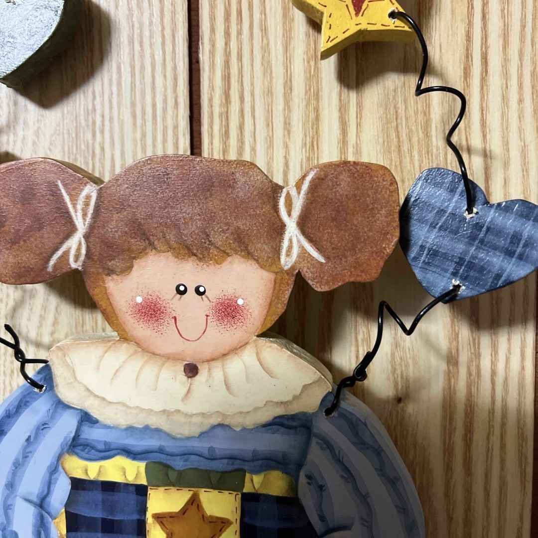 カントリー雑貨トールペイント女の子壁掛けの通販 by coco's shop｜ラクマ