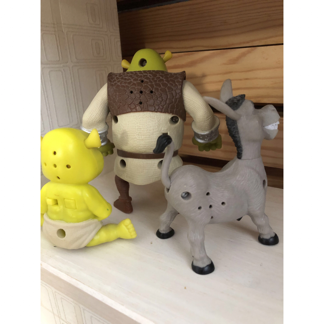 シュレックとドンキーと赤ちゃんのフィギュアセットの通販 by ベイ's