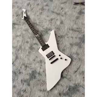 エクスプローラータイプ ホワイトカラー ノーブランドエレキギター