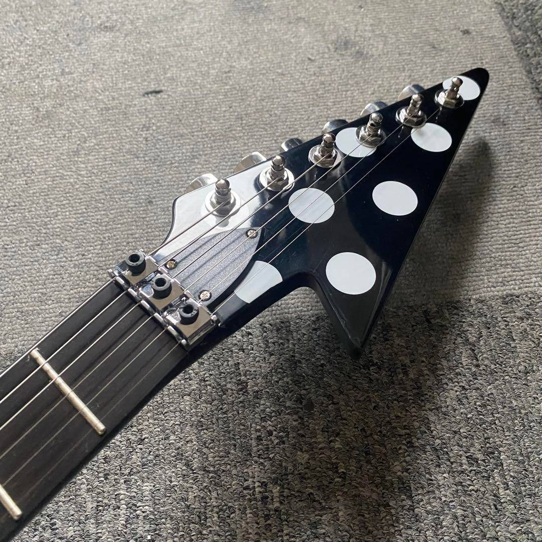 ノーブランド ランディーローズ フライングV ギター 黒/白 ポルカ