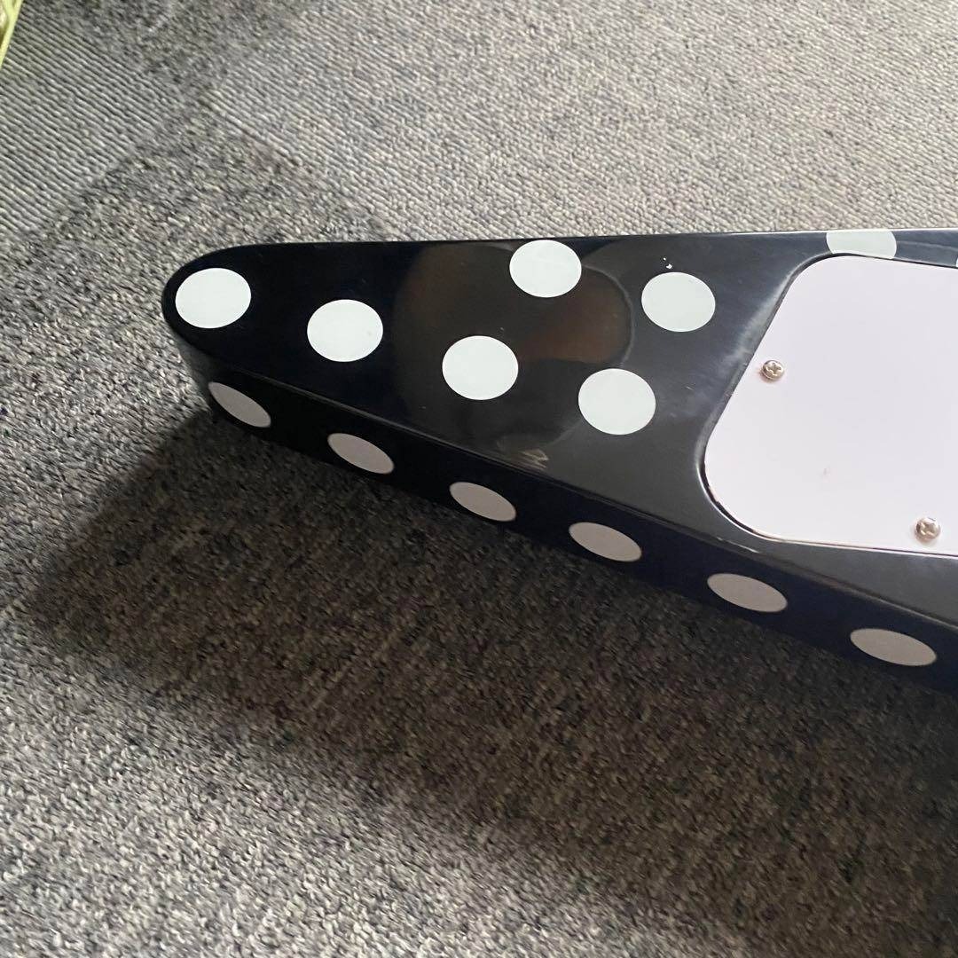 ノーブランド ランディーローズ フライングV ギター 黒/白 ポルカ