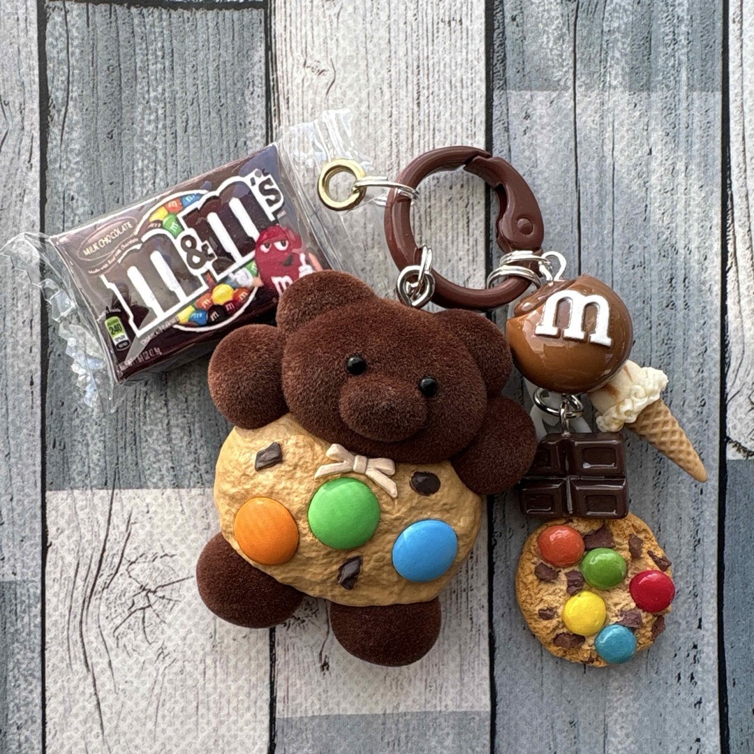 カラフルチョコクッキーくまちゃん キーホルダーの通販 by お知らせ