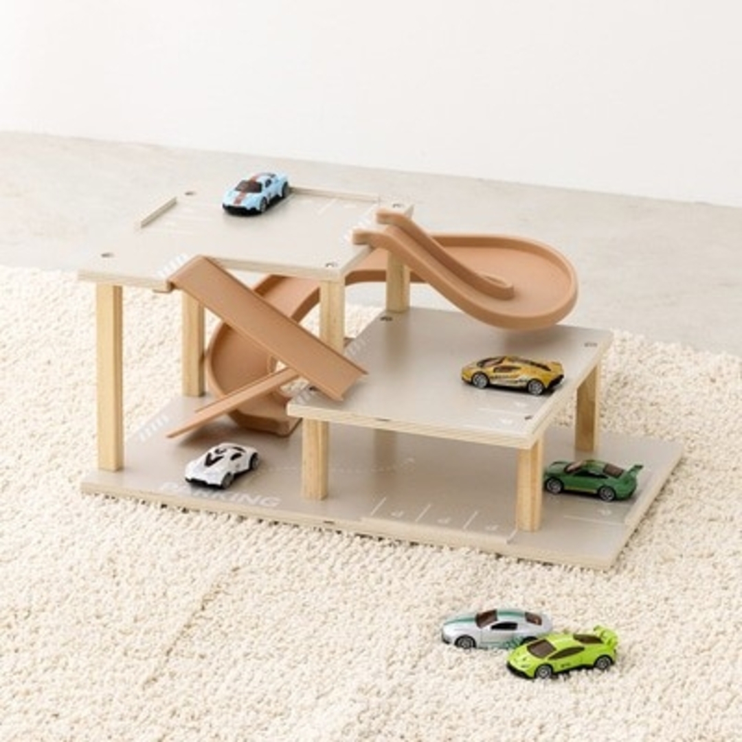 3COINS - 3COINS スリーコインズ ミニカー用立体駐車場 新品未使用の