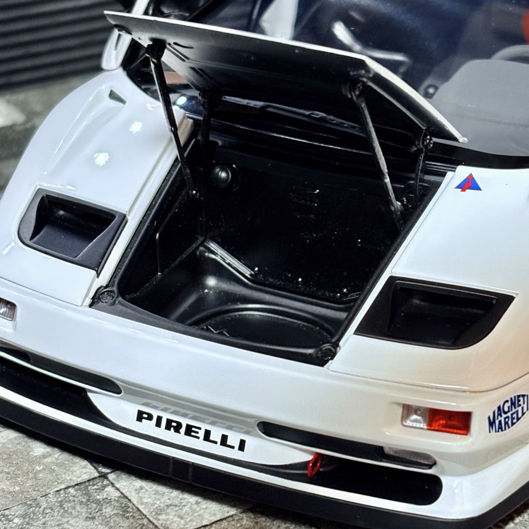 AUTOart - ワンオフカスタム 1/18 AUTOart ランボルギーニ ディアブロ