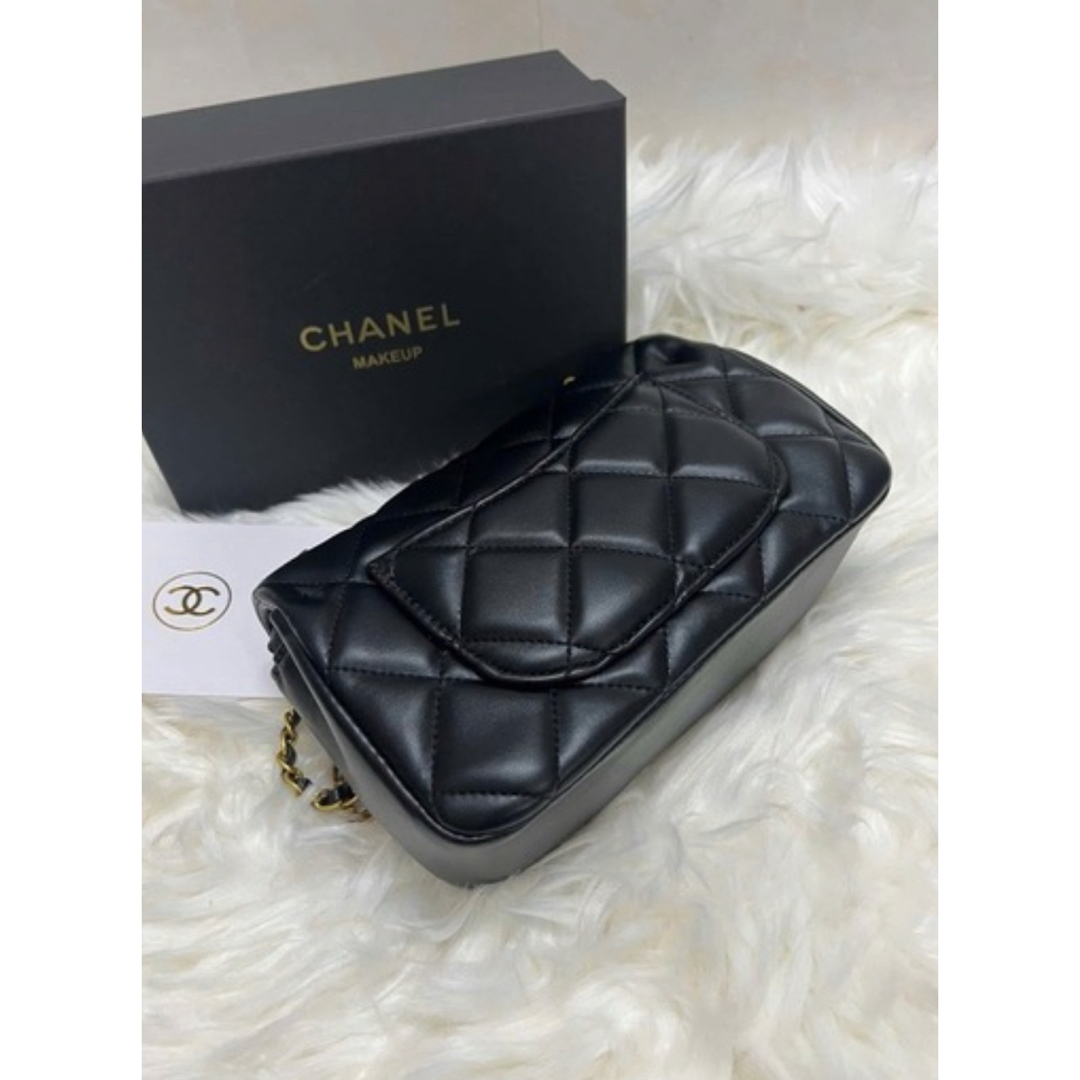 CHANEL - CHANEL キルティングショルダーバッグハートチェーン