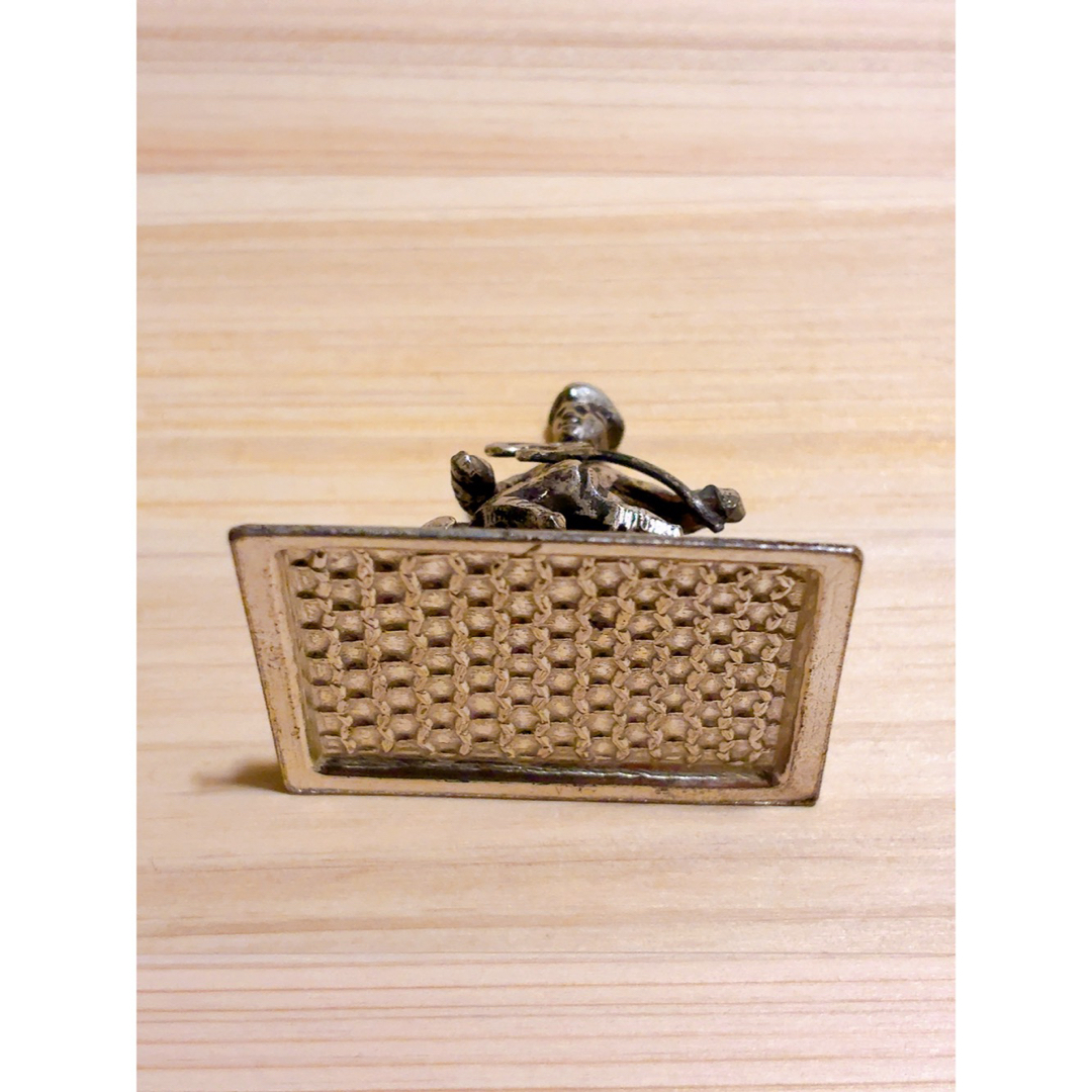 オランダHooijkaas社製、純銀835S『ミニチュア・子供をお仕置きする父