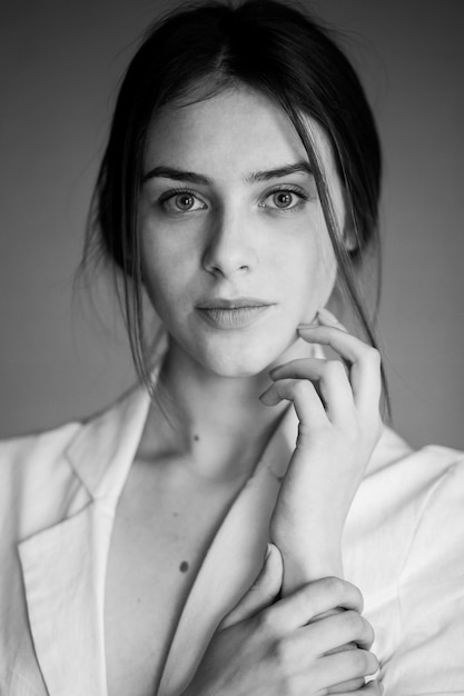 モノクロポートレート 画像 - Freepikで無料ダウンロード