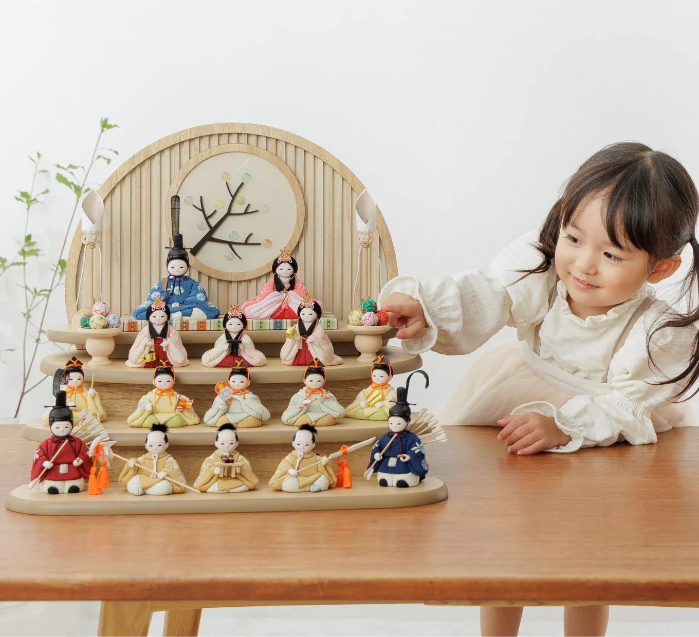 雛人形「めいめい 京刺繍・春爛漫」｜雛人形の通販 ふらここ