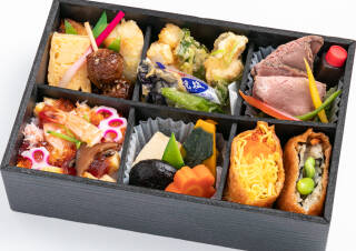 つかごし自慢の6枡松花堂御膳 1,620円｜築地つかごし - くるめし弁当