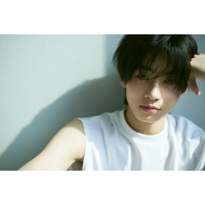 井内悠陽1st写真集 Fleur : 井内悠陽 | HMV&BOOKS online - 9784048978811