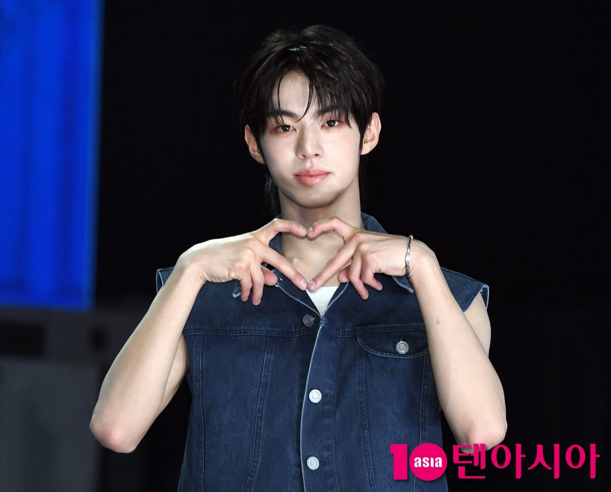 TWSのドフン、ミニ3集『TRY WITH US』ショーケースで魅力を披露