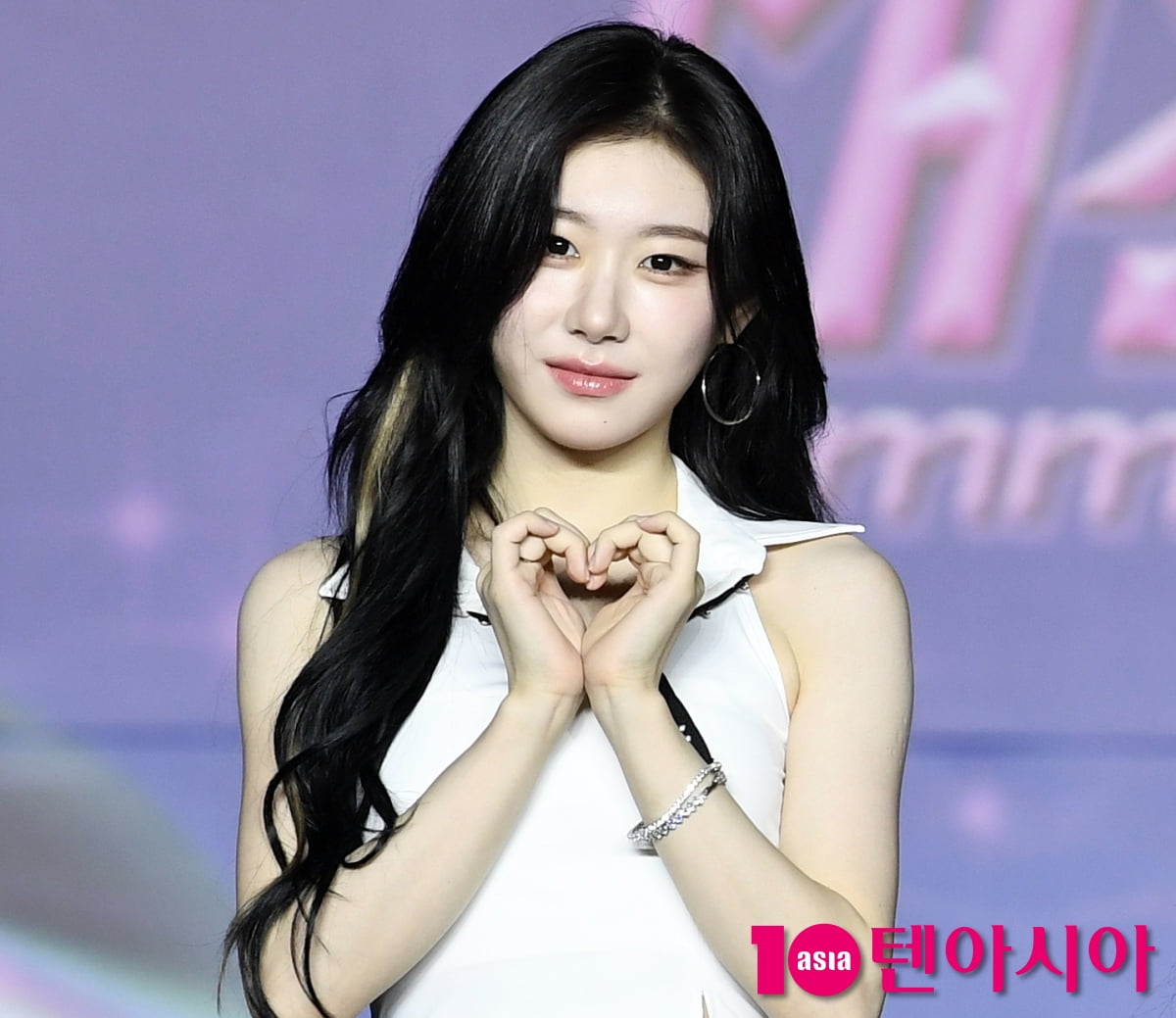 ITZYのチェリョン、2025 SBS歌謡大典サマーのブルーカーペットに登場